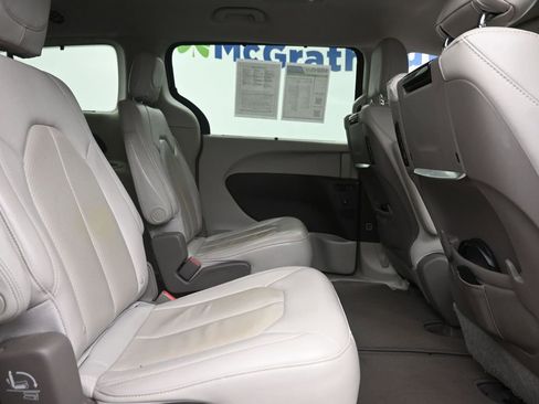 Used 2020 Chrysler Pacifica Touring-L Plus w/ Advanced Safetytec Group FWD image 8