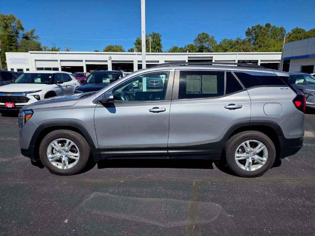 Used 2023 GMC Terrain SLE w/ Driver Convenience Package FWD image 5