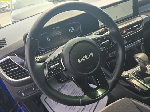 Used 2025 Kia Seltos S AWD/4WD image 16