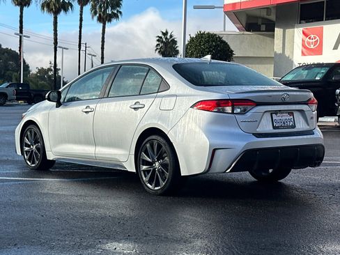 Used 2023 Toyota Corolla SE image 3
