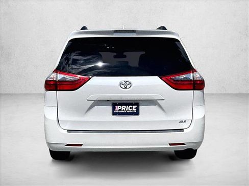 Used 2020 Toyota Sienna XLE FWD image 4