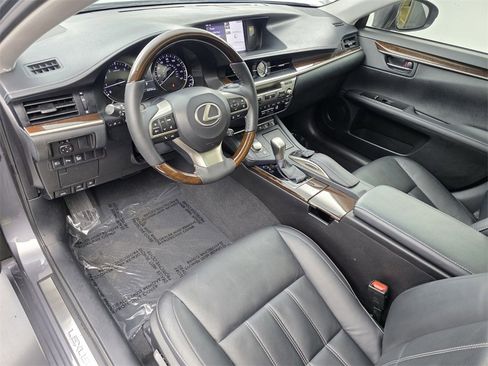Used 2018 Lexus ES 350 w/ Luxury Package w/Wood Trim image 10