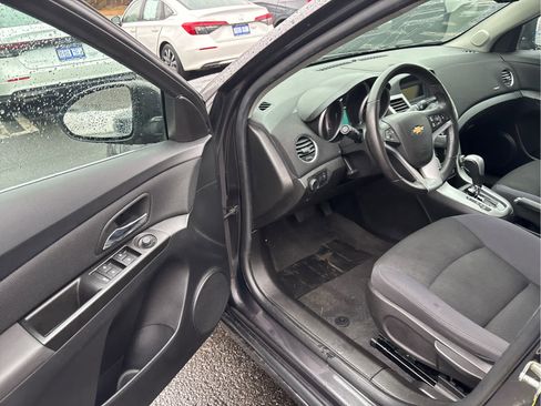 Used 2014 Chevrolet Cruze LT image 7