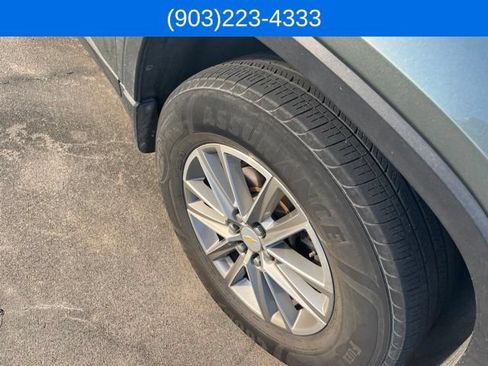 Used 2023 Chevrolet Traverse LT FWD image 11