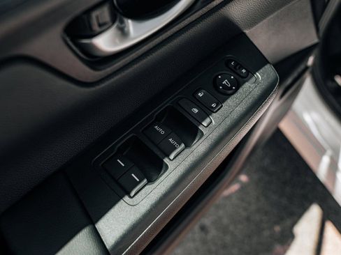 Used 2025 Honda CR-V EX image 18