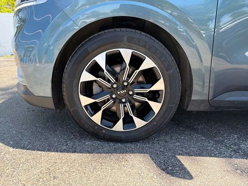 Used 2024 Kia Carnival EX FWD image 30