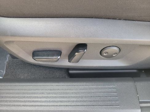 Certified 2022 Nissan Rogue SV FWD image 16