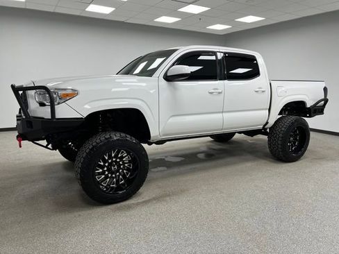 Used 2020 Toyota Tacoma SR AWD/4WD image 5