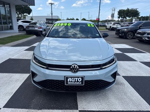 Used 2025 Volkswagen Jetta Sport FWD image 2