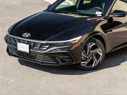 New 2025 Hyundai Elantra Sport FWD image 3