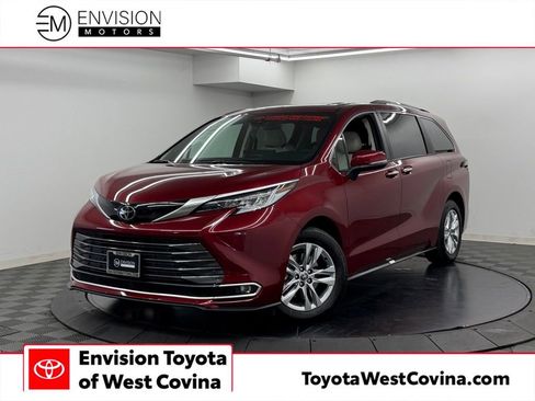 Used 2026 Toyota Sienna Limited FWD image 1