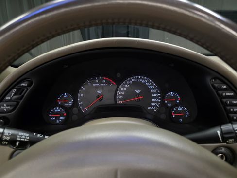 Used 2004 Chevrolet Corvette Convertible w/ Preferred Equipment Group RWD image 22