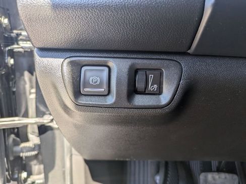 Used 2023 GMC Acadia SLT AWD/4WD image 17