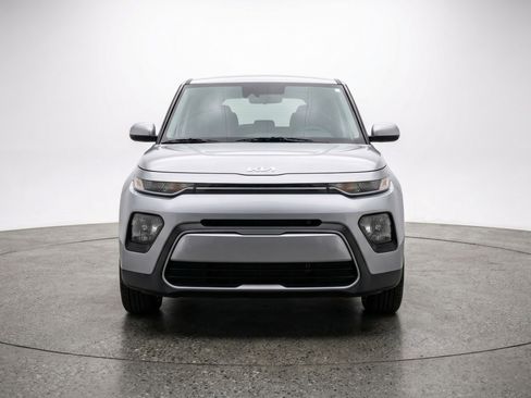 Used 2025 Kia Soul LX w/ LX Technology Package image 2