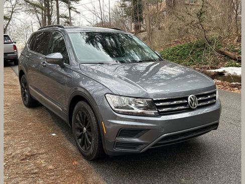 Used 2018 Volkswagen Tiguan SE w/ 3rd Row Seat Package image 1
