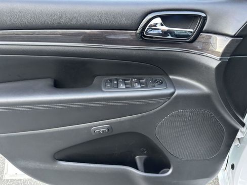 Used 2020 Jeep Grand Cherokee Overland image 14