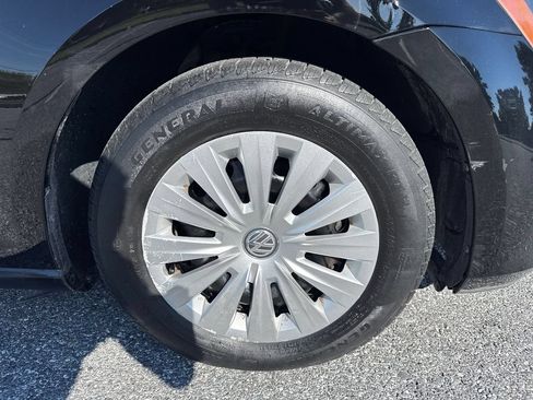 Used 2015 Volkswagen Golf Launch Edition FWD image 29