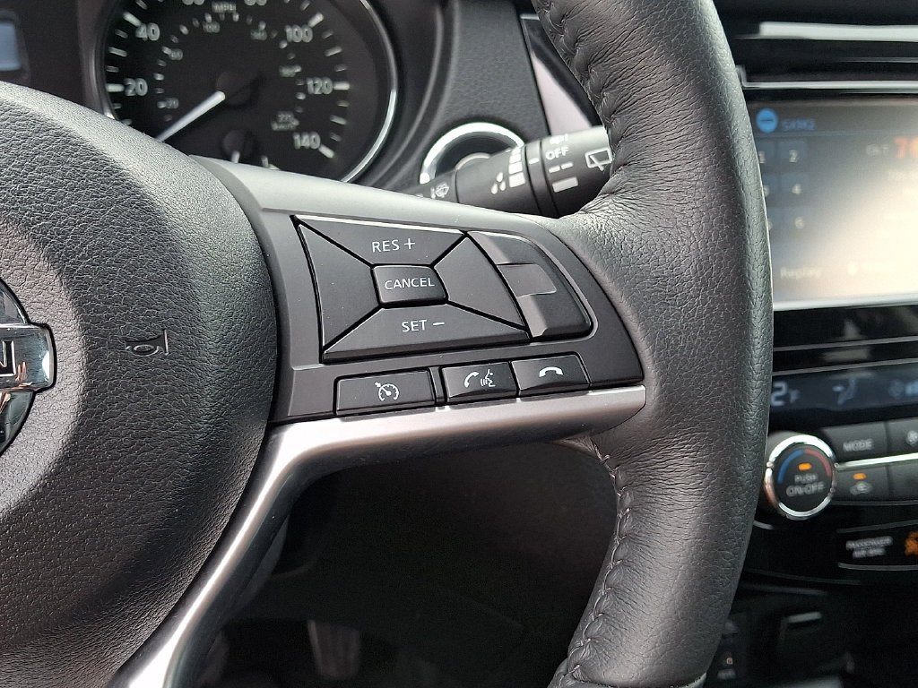 Used 2017 Nissan Rogue SL AWD/4WD image 22