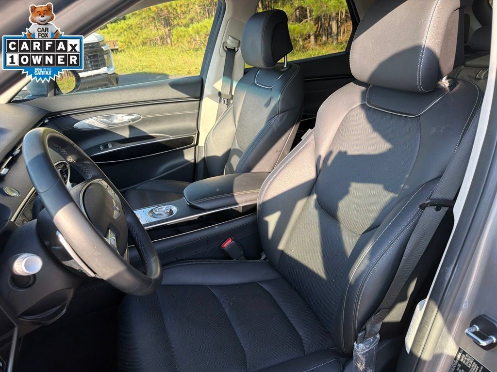 Used 2025 Genesis GV70 2.5T AWD/4WD image 11
