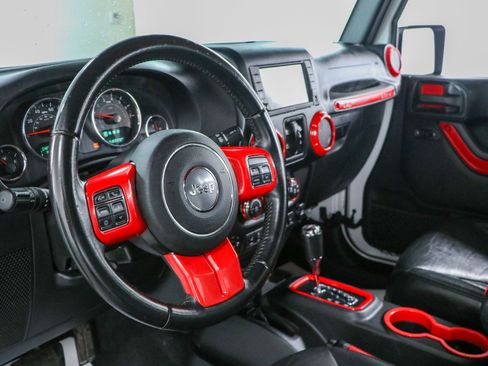 Used 2017 Jeep Wrangler Unlimited Sahara AWD/4WD image 22
