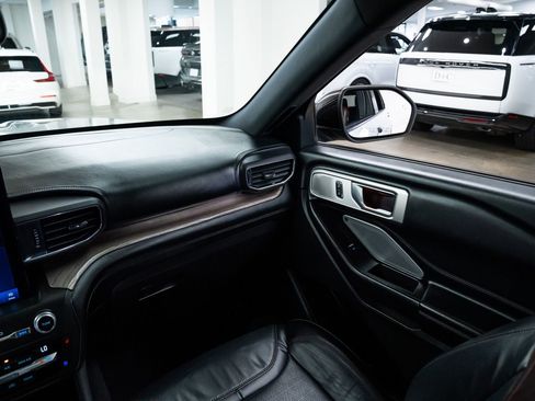 Used 2020 Ford Explorer Platinum w/ Premium Technology Package image 11