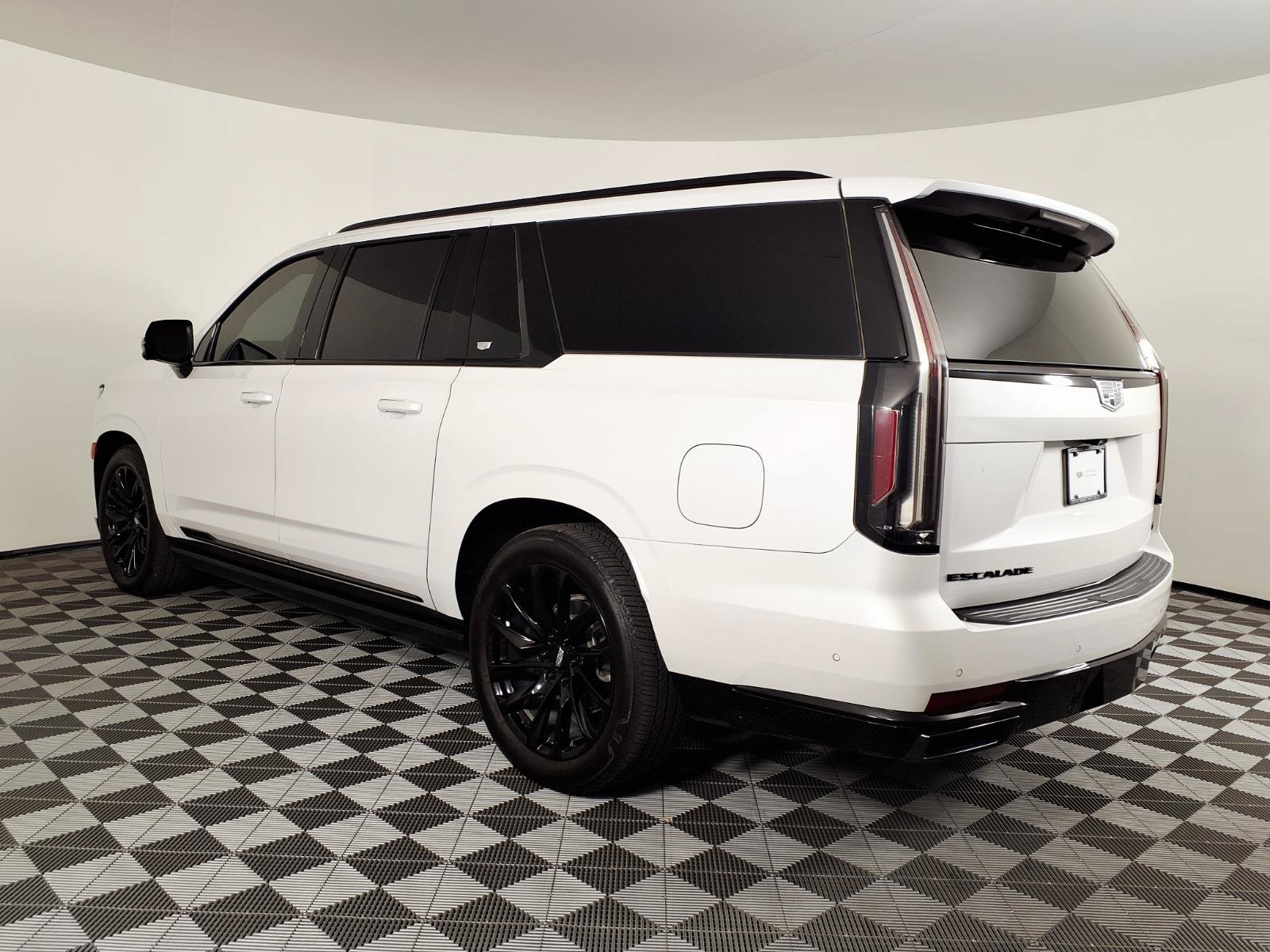 Certified 2023 Cadillac Escalade ESV Sport Platinum w/ LPO, ONYX Package AWD/4WD image 6