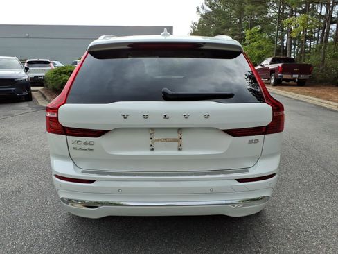 Used 2023 Volvo XC60 B5 Ultimate w/ Climate Package FWD image 4