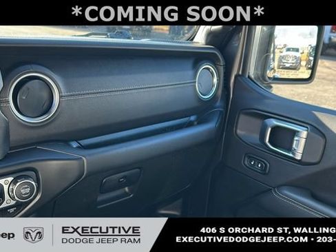 Used 2022 Jeep Wrangler Unlimited Sahara w/ Cold Weather Group AWD/4WD image 18