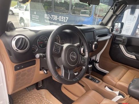 Used 2012 Jeep Wrangler Unlimited Rubicon w/ Dual Top Group AWD/4WD image 8