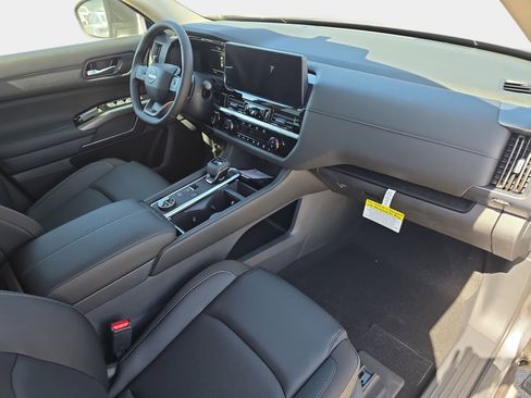New 2026 Nissan Pathfinder SL AWD/4WD image 10