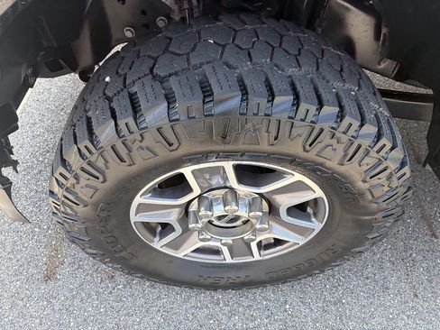 Used 2023 Ford F250 Lariat AWD/4WD image 9