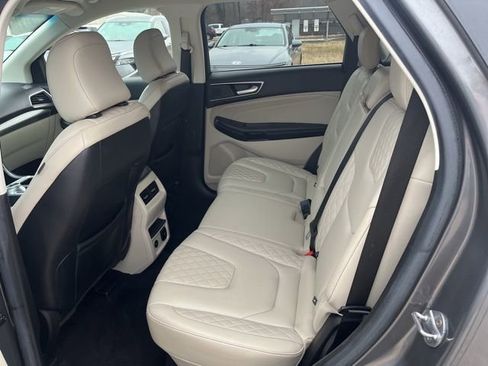 Used 2023 Ford Edge Titanium image 12