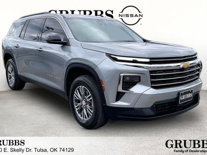 Used 2025 Chevrolet Traverse LT