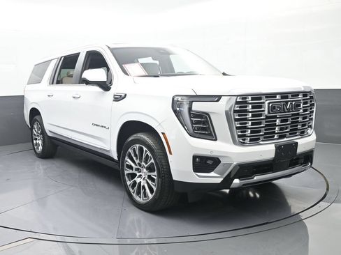 Used 2026 GMC Yukon XL Denali w/ Denali Reserve Package AWD/4WD image 9