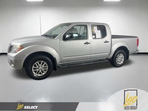 Used 2019 Nissan Frontier SV image 2