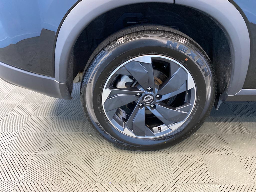 Used 2025 Nissan Rogue SV AWD/4WD image 35