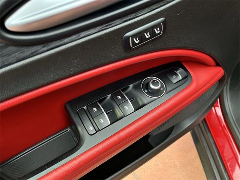 Used 2019 Alfa Romeo Stelvio image 23