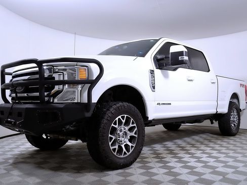Used 2021 Ford F250 Lariat w/ Lariat Value Package AWD/4WD image 2
