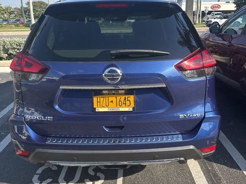 Used 2019 Nissan Rogue SV w/ Premium Package image 7