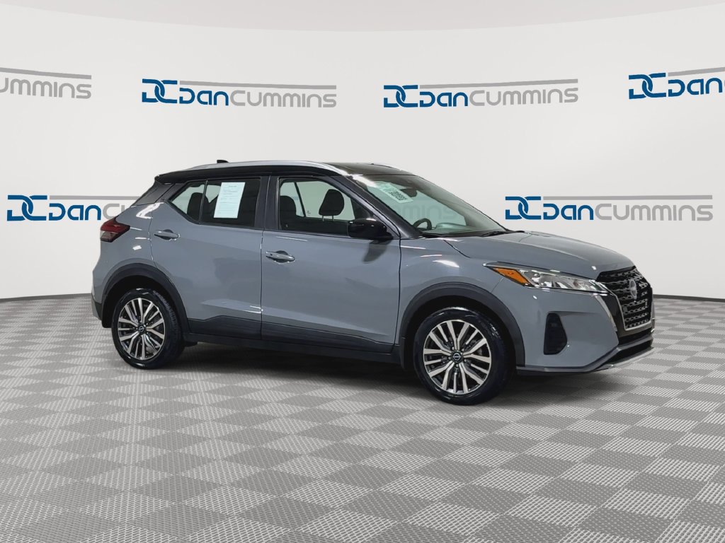Used 2023 Nissan Kicks SV FWD image 2