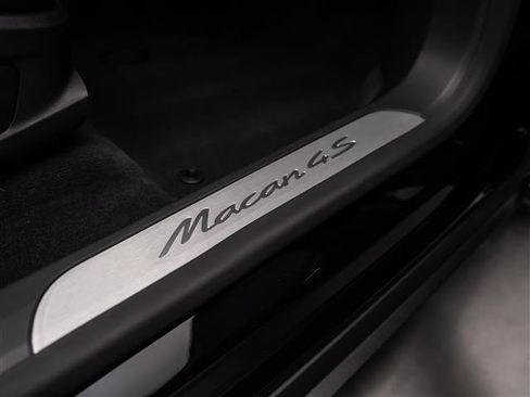 Used 2025 Porsche Macan 4S Electric AWD/4WD image 29