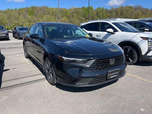 Used 2023 Honda Accord EX image 3