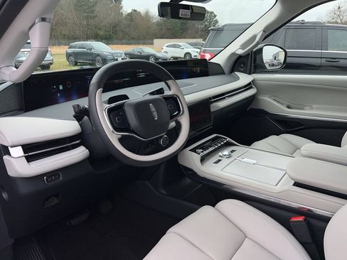 New 2026 Lincoln Navigator L Reserve w/ Jet Appearance Package image 8