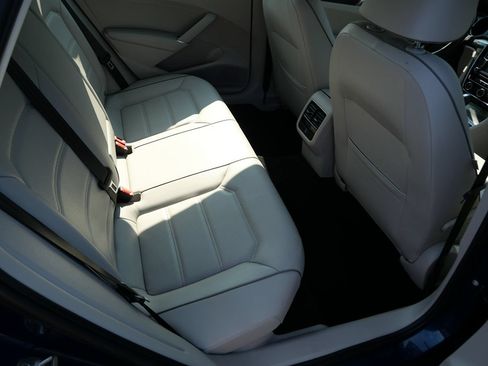 Used 2018 Volkswagen Passat 2.0T SE w/ SE Lighting Package FWD image 22