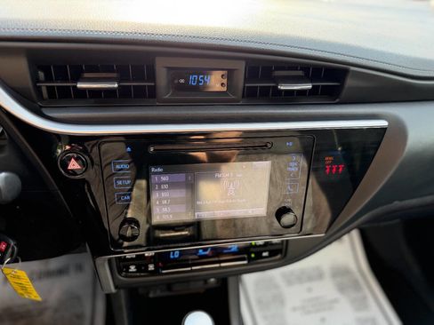 Used 2018 Toyota Corolla LE image 20