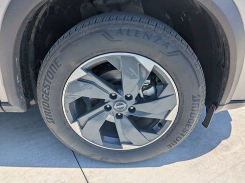 Used 2025 Nissan Rogue SV FWD image 10