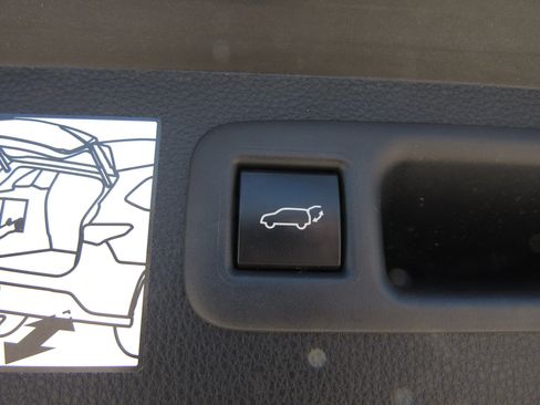 Used 2021 Toyota Highlander Limited AWD/4WD image 14