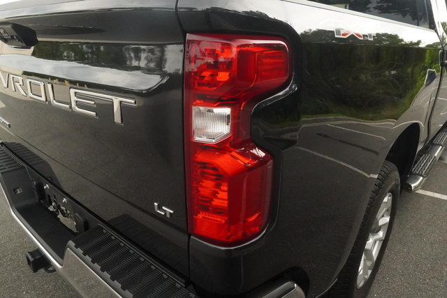 Used 2022 Chevrolet Silverado 1500 LT AWD/4WD image 32