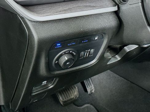 Used 2023 Jeep Grand Cherokee 4WD 4xe image 17