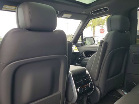 New 2025 Land Rover Range Rover Long Wheelbase SE image 17
